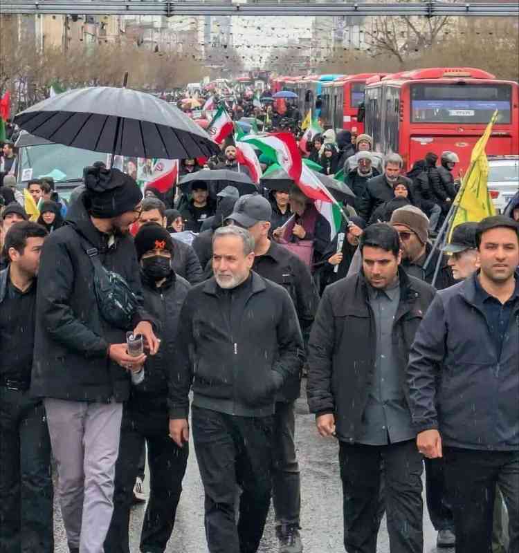 战火下的德黑兰游行;高层与民众并肩,传递何种信号。 新闻 战火下的德黑兰游行;高层与民众并肩,传递何种信号。 新闻