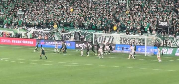 京沪对决承载中国足球最深情结;南北差异碰撞,经典永存。 体育新闻 京沪对决承载中国足球最深情结;南北差异碰撞,经典永存。 体育新闻 京沪对决承载中国足球最深情结;南北差异碰撞,经典永存。 体育新闻