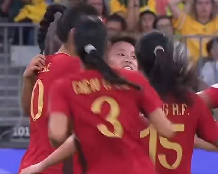 逆境中的破局者,深度解析张琳艳的点球时刻 体育新闻 逆境中的破局者,深度解析张琳艳的点球时刻 体育新闻