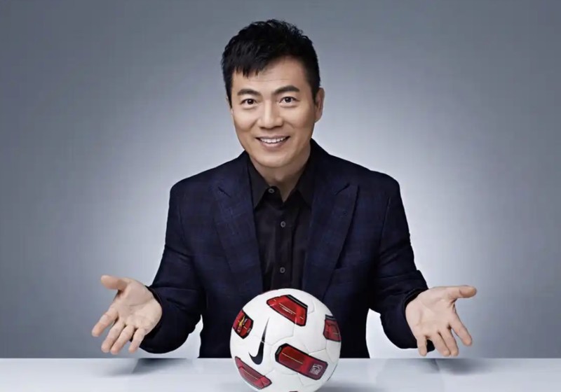  解码体育解说员的职业底线：黄健翔争议事件的专业审视 体育新闻 解码体育解说员的职业底线：黄健翔争议事件的专业审视 体育新闻