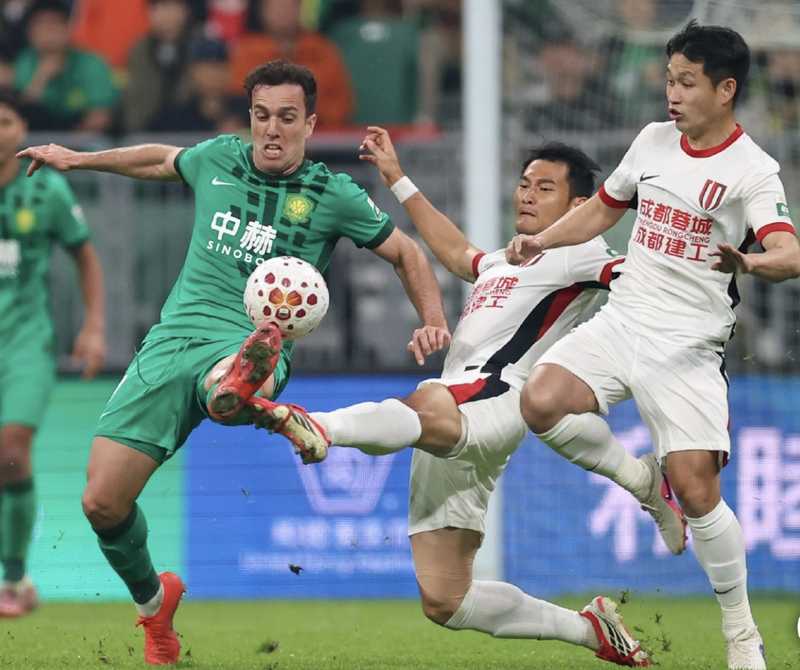  解码体育解说员的职业底线：黄健翔争议事件的专业审视 体育新闻 解码体育解说员的职业底线：黄健翔争议事件的专业审视 体育新闻