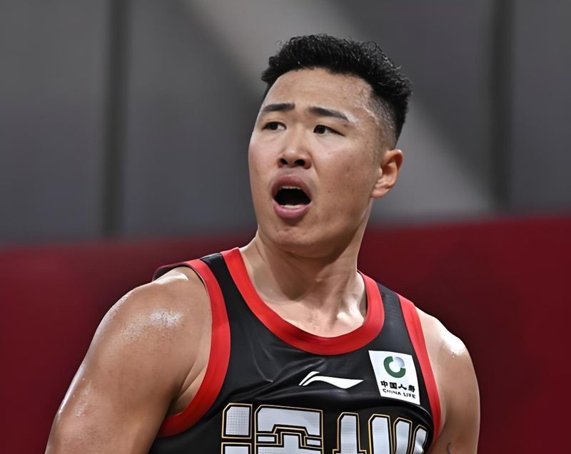  深圳队十一连胜背后：战术体系升级与季后赛格局深度推演 体育新闻