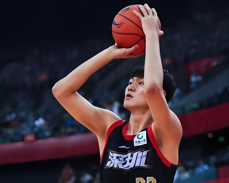  深圳队十一连胜背后：战术体系升级与季后赛格局深度推演 体育新闻