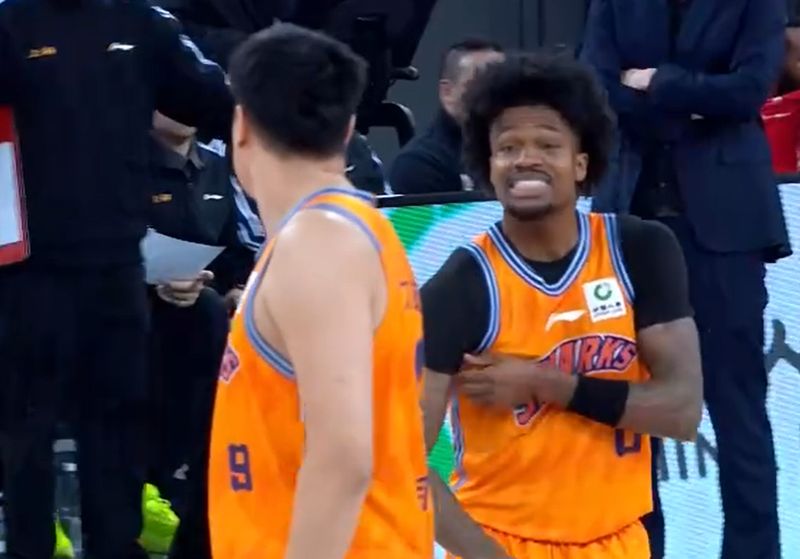  深圳队十一连胜背后：战术体系升级与季后赛格局深度推演 体育新闻