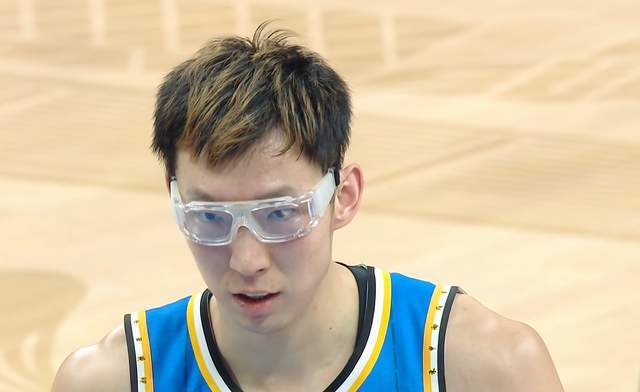  央视都不播的比赛，却藏着两支球队最真实的样子！ 体育新闻 央视都不播的比赛，却藏着两支球队最真实的样子！ 体育新闻 央视都不播的比赛，却藏着两支球队最真实的样子！ 体育新闻