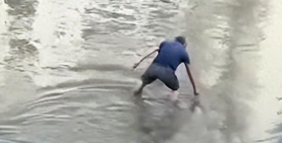  湖南郴州桂东县河面异象：技术视角下的“捞钱”视频深度解析 新闻