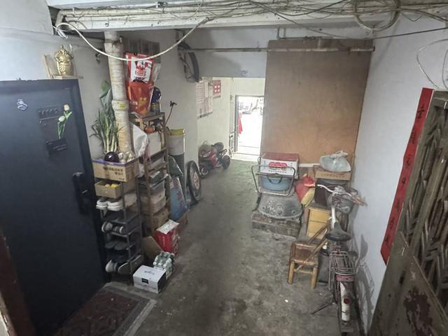  楼道杂物治理困境：技术瓶颈分析与系统性破局路径 房产家居