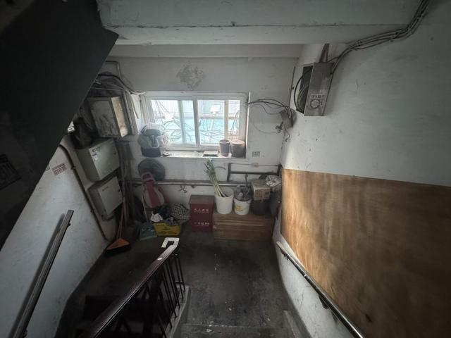  楼道杂物治理困境：技术瓶颈分析与系统性破局路径 房产家居